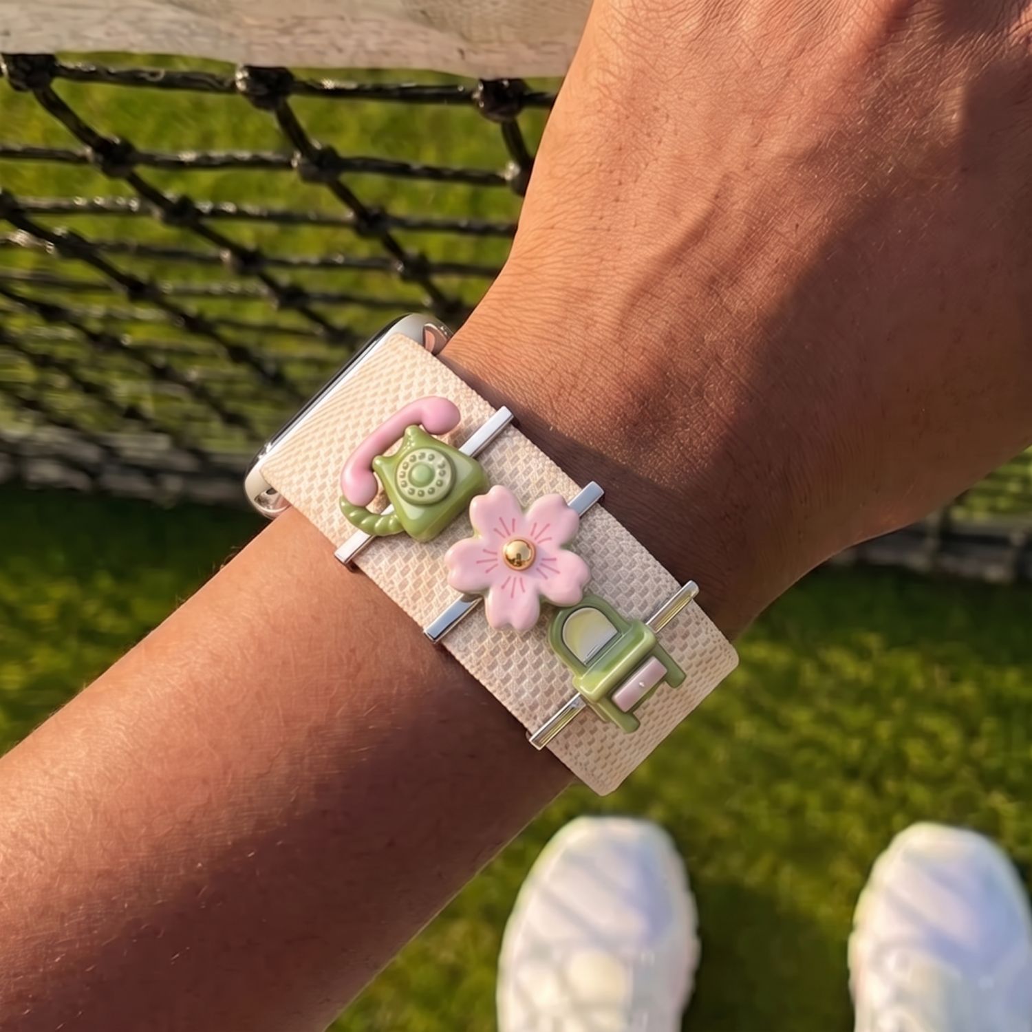 Pastelowy zielony zegarek z br – Women Accessories In English recenzja i cena